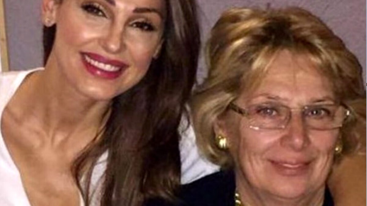 Anna Tatangelo in lutto: addio alla mamma Palmira