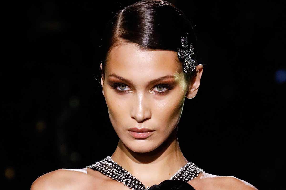 Come vestirsi a scuola? Risponde Bella Hadid: il video è virale