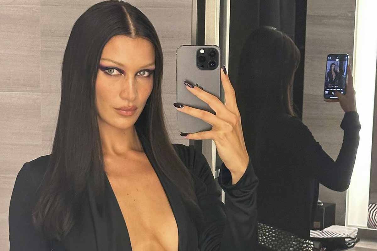 Bella Hadid somiglia di più a Morticia o Cleopatra? Fan indecisi