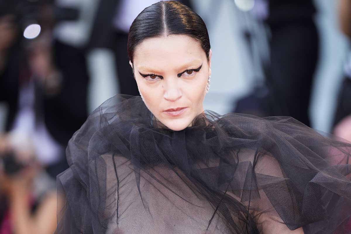 Mostra del cinema di Venezia, le star sfidano la censura col “nude look”