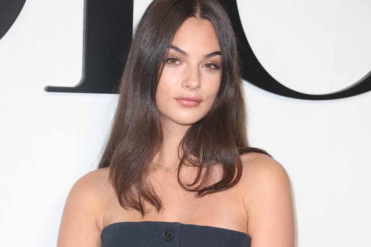 Deva Cassel festeggia 18 anni in tailleur