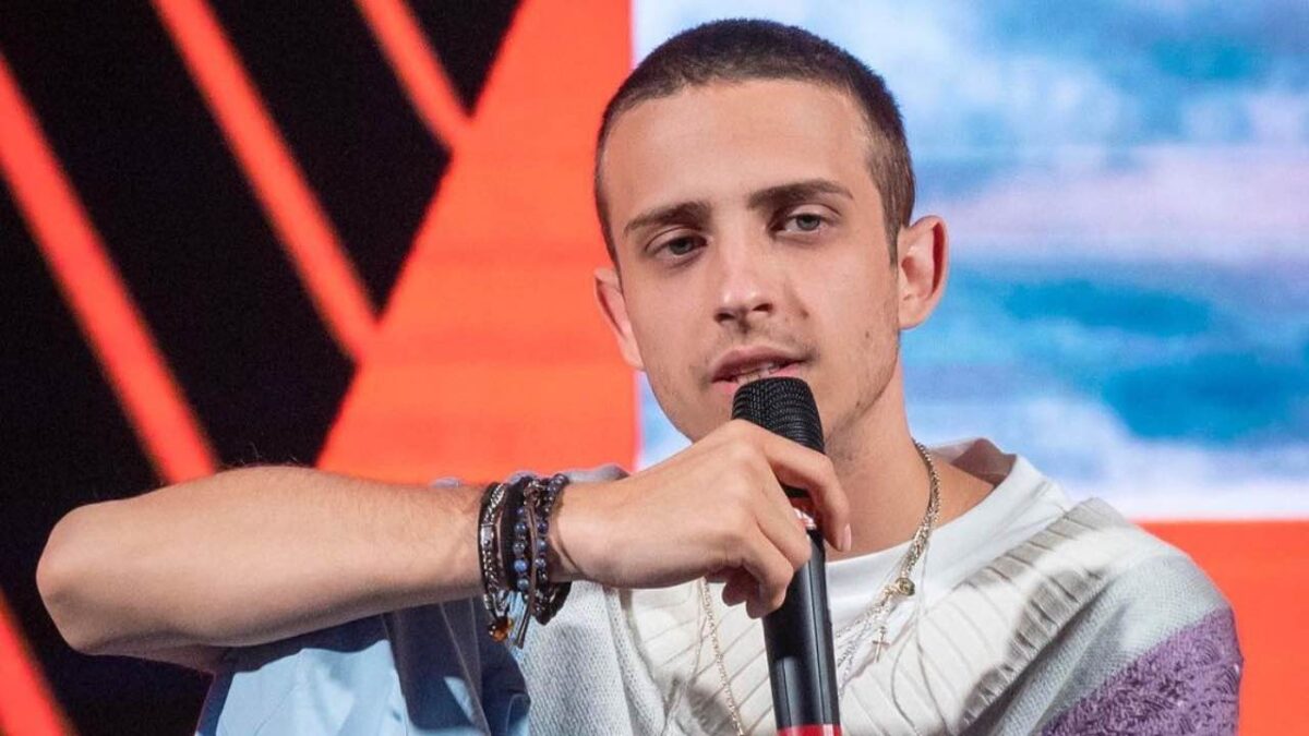 Amici, Sangiovanni annulla il concerto: si è sentito male perché…