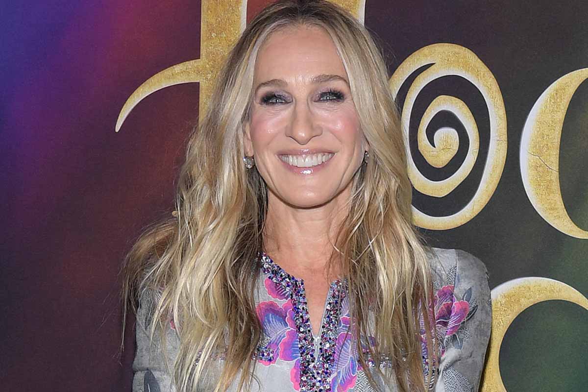 Sarah Jessica Parker rilancia i pantaloni “Aladino”