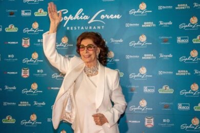 Sophia Loren inaugura il ristorante