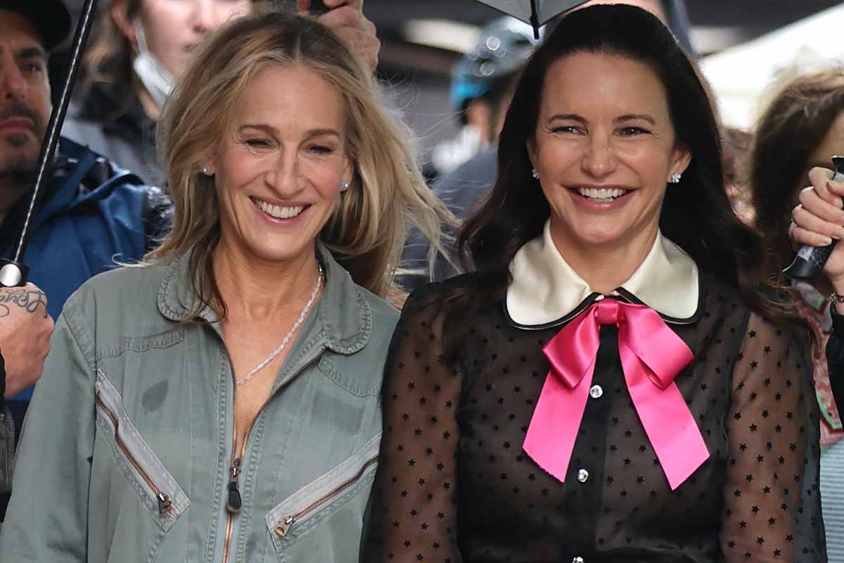 Carrie Bradshaw è tornata, ma perché porta un piccione?