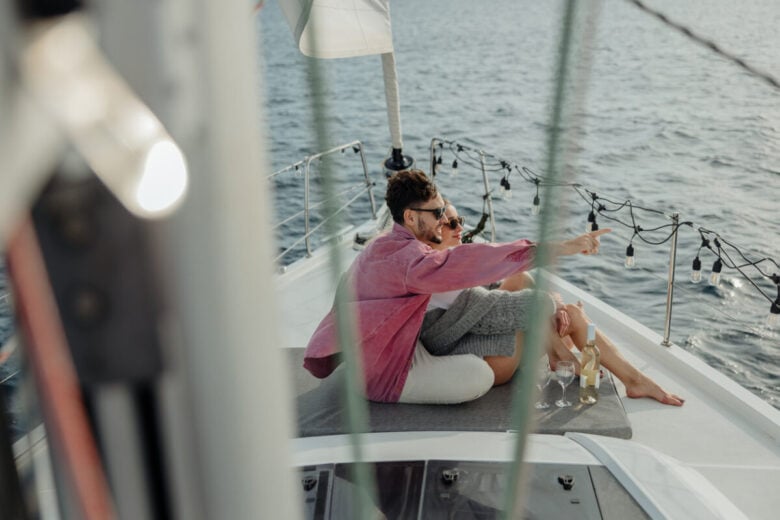Come rendere un weekend in barca a vela romantico