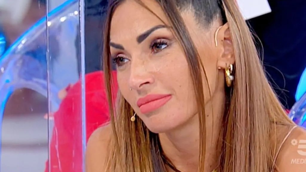 Uomini e Donne, Ida Platano abbraccia Federica: pace fatta
