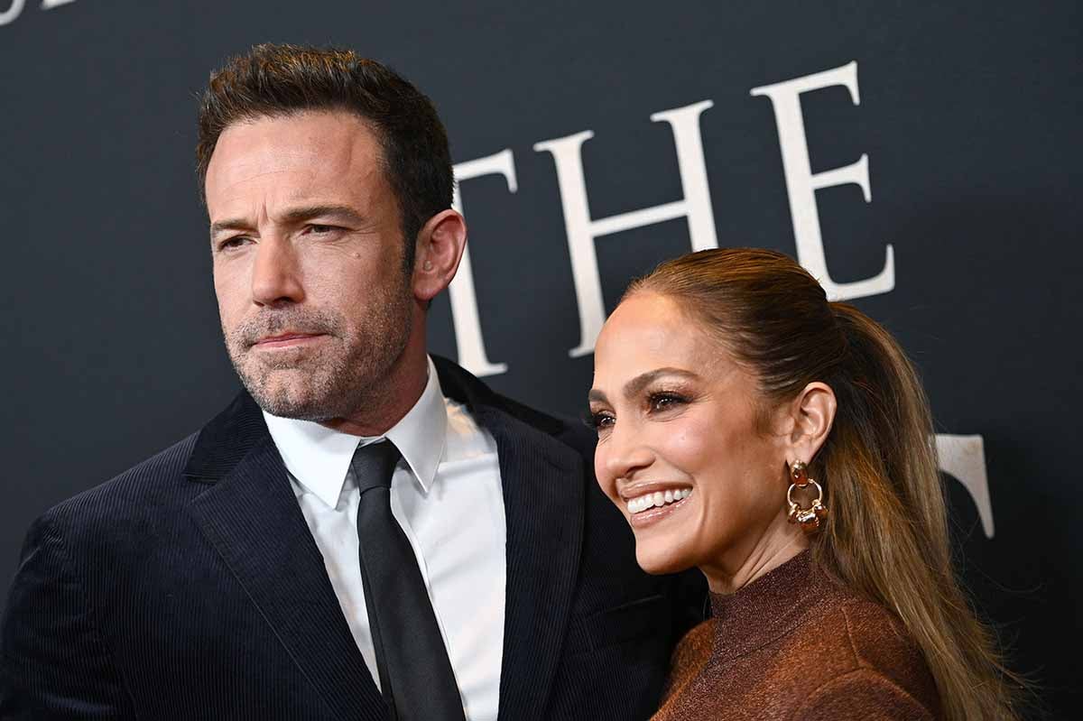 Jennifer Lopez, tutto l’amore per Ben in una collana