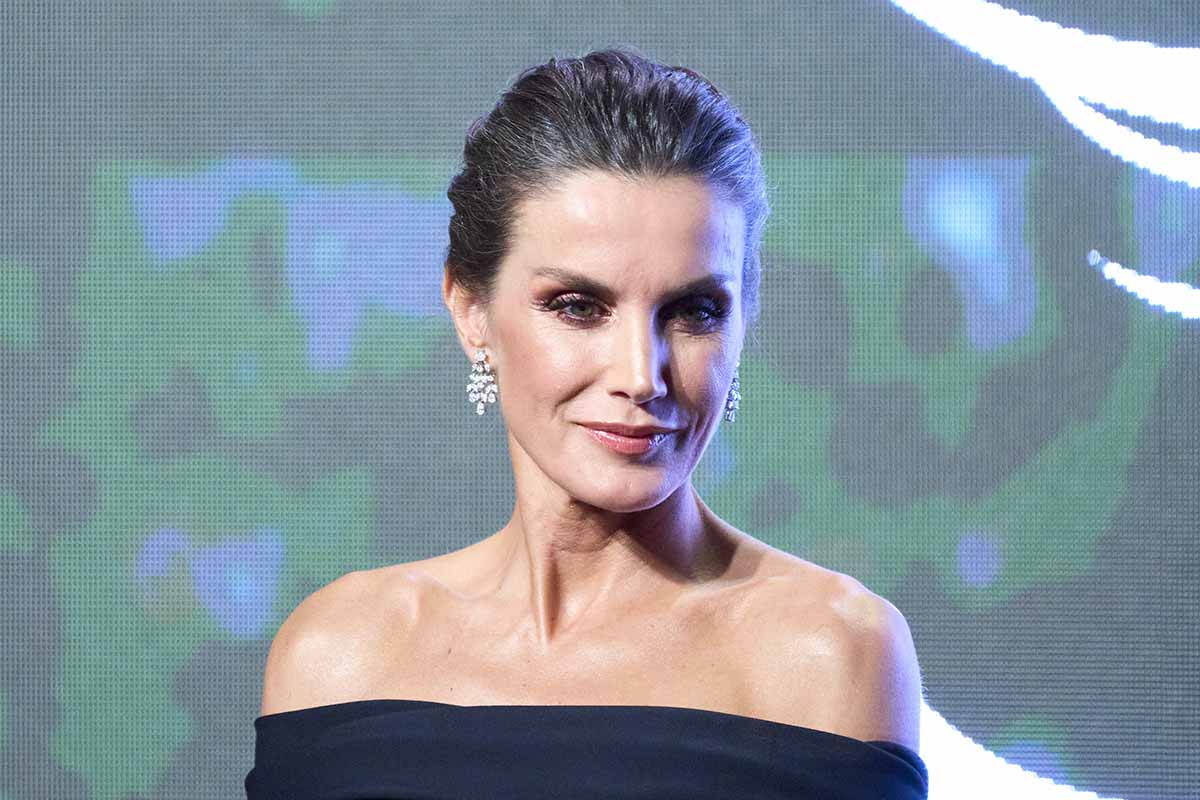 La regina Letizia illumina la Croazia con l’abito gioiello