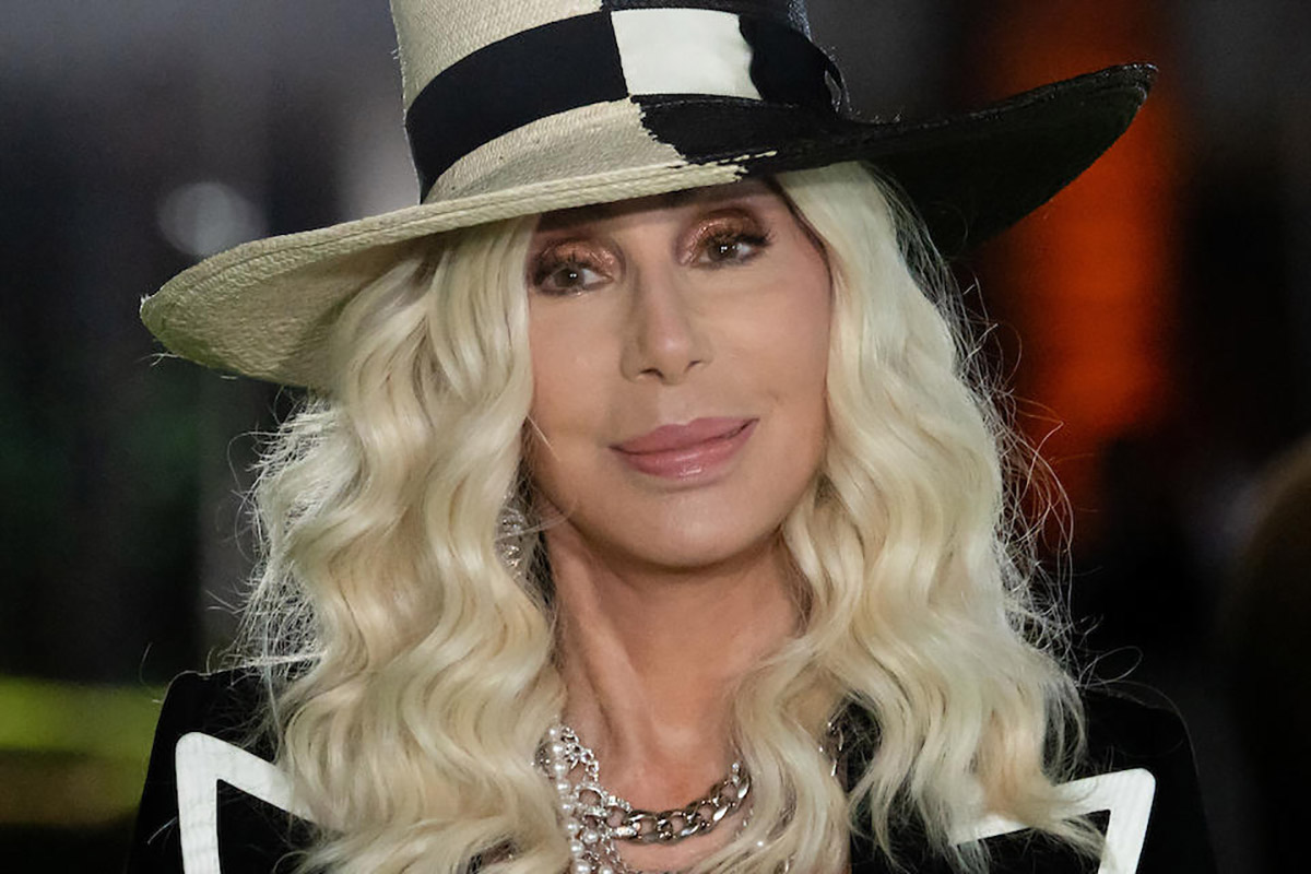 Cher, a 76 anni si è fidanzata: ecco con chi e quanto vale il suo anello