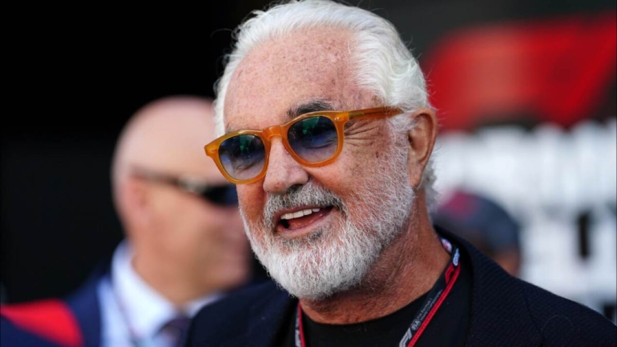 Flavio Briatore asfaltato sui social: “Sembra un piccione”