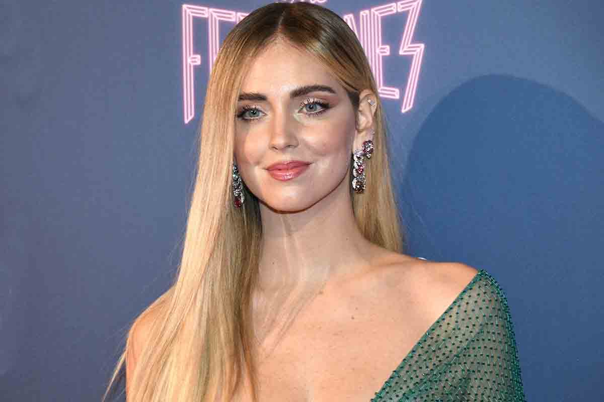 “Chiara Ferragni vende la maglia anti-violenza”: l’accusa di Selvaggia Lucarelli