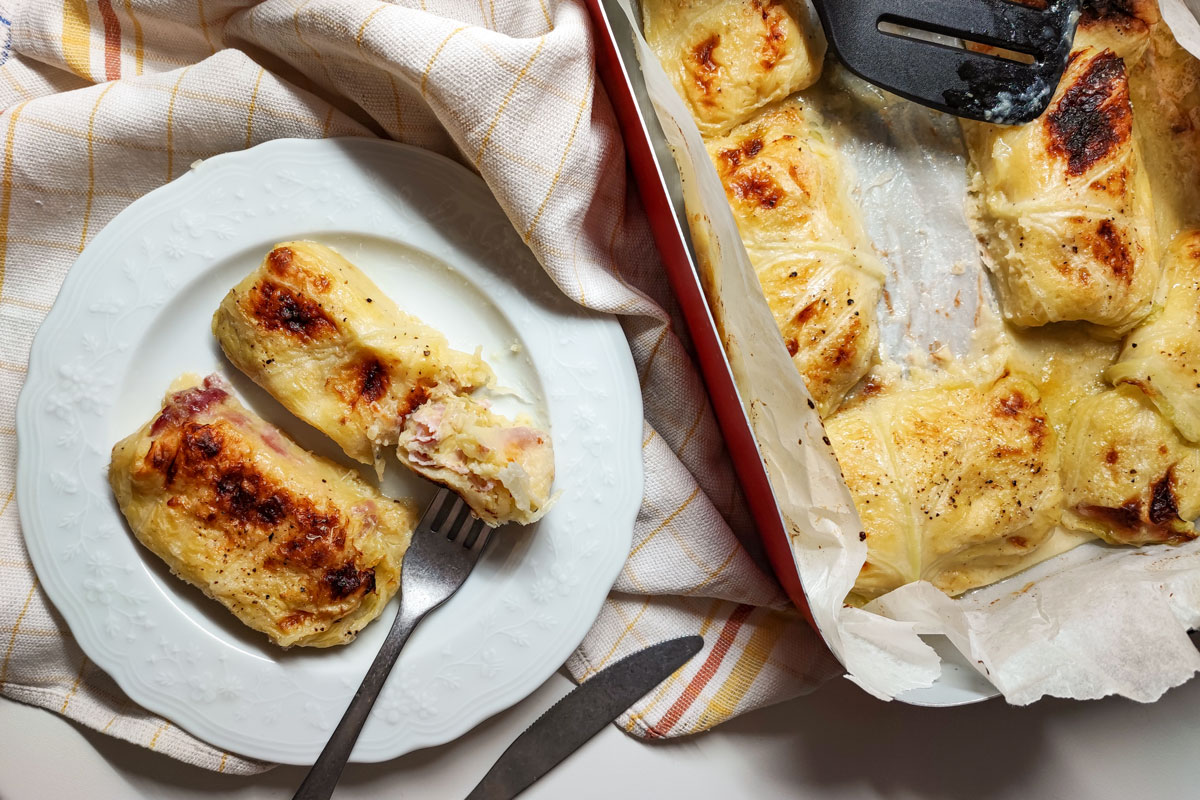 Involtini di verza con patate, prosciutto e fontina