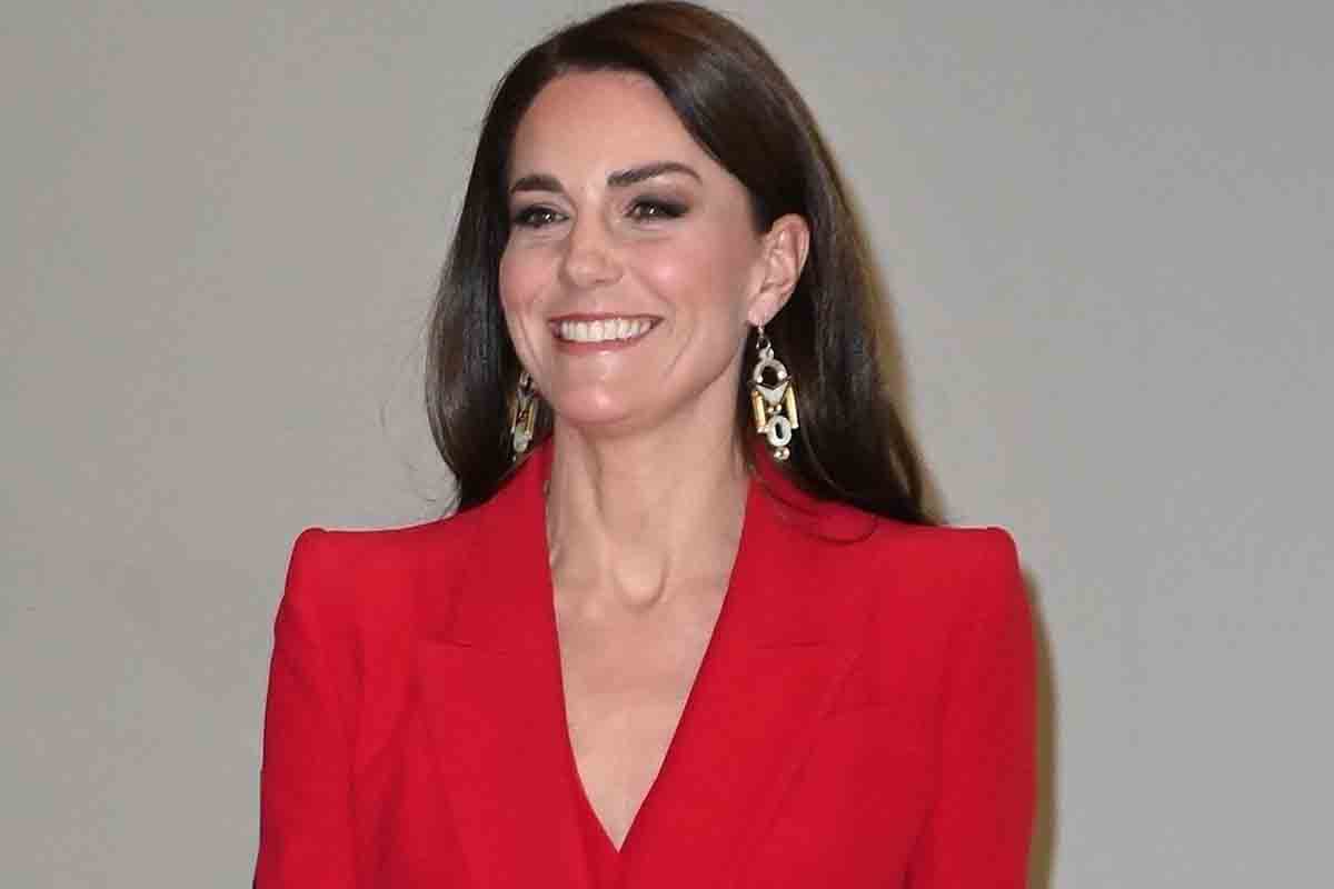 Kate Middleton, signora in rosso! Il messaggio dietro il suo look