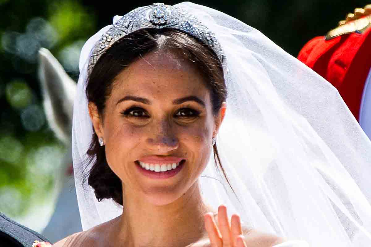 Meghan Markle: il look al primo appuntamento con Harry e il tiara-gate