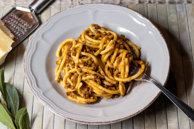 Pasta con ragù di lenticchie