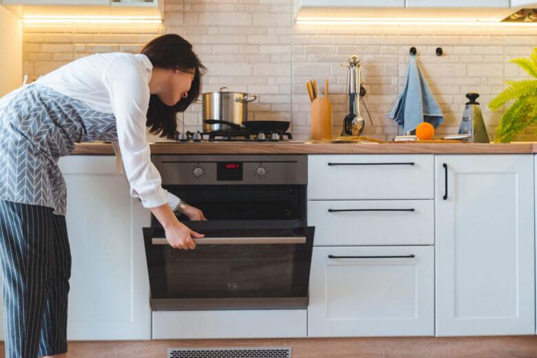 Forno pirolitico autopulente: significato, vantaggi e svantaggi