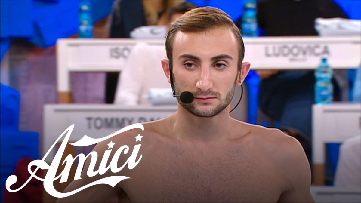 Amici, Ramon ha una crisi: ha perso tutto