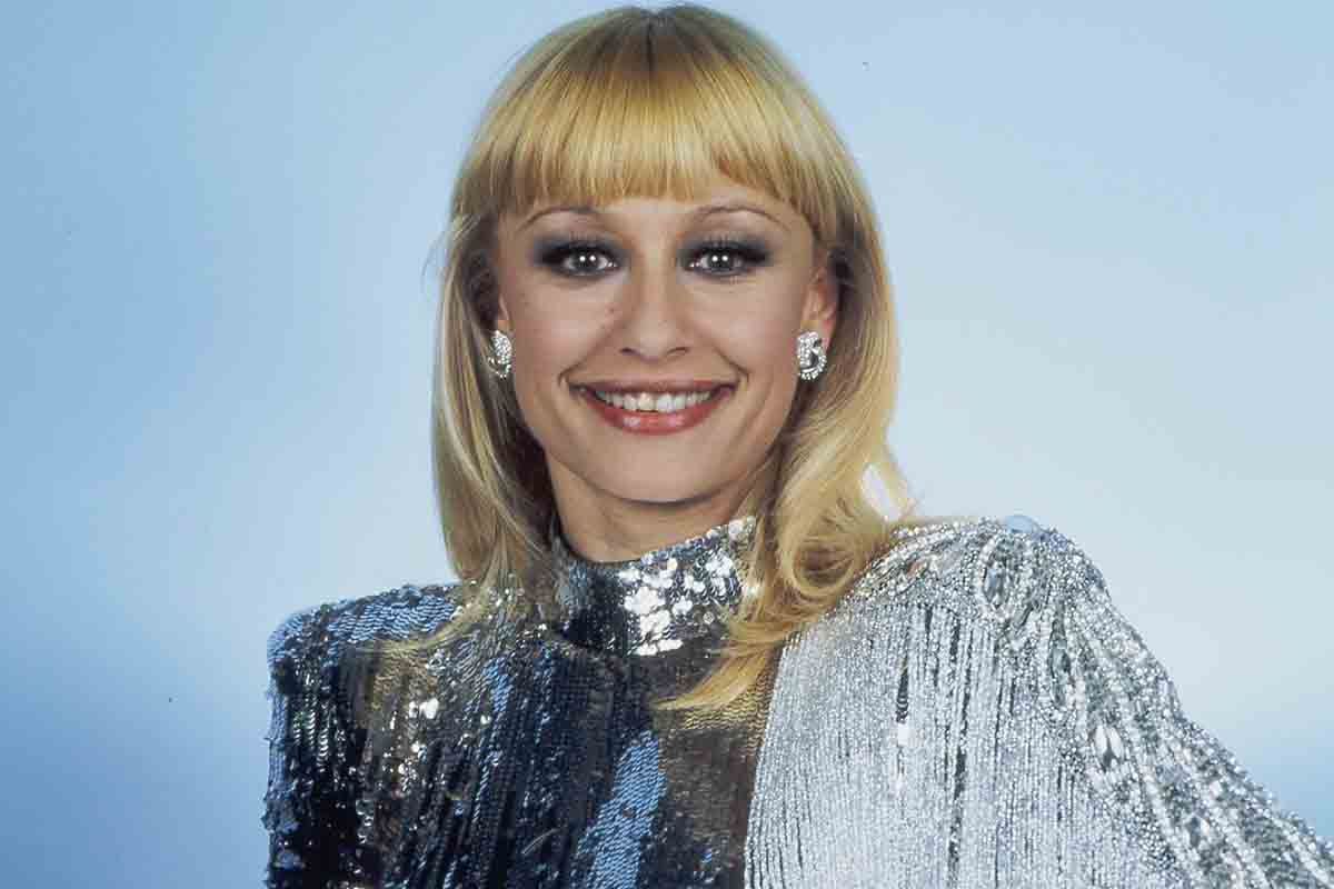 Sanremo celebra Raffaella Carrà: in mostra i suoi abiti