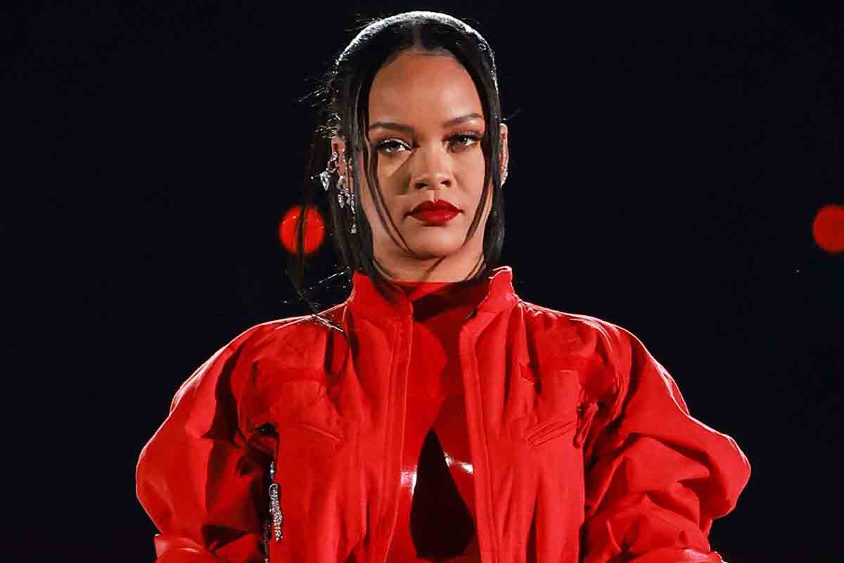 Rihanna al Super Bowl col pancione: è incinta per la seconda volta