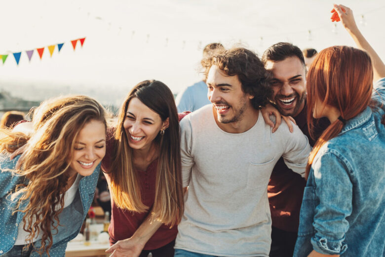 Scherzi da fare agli amici: idee divertenti