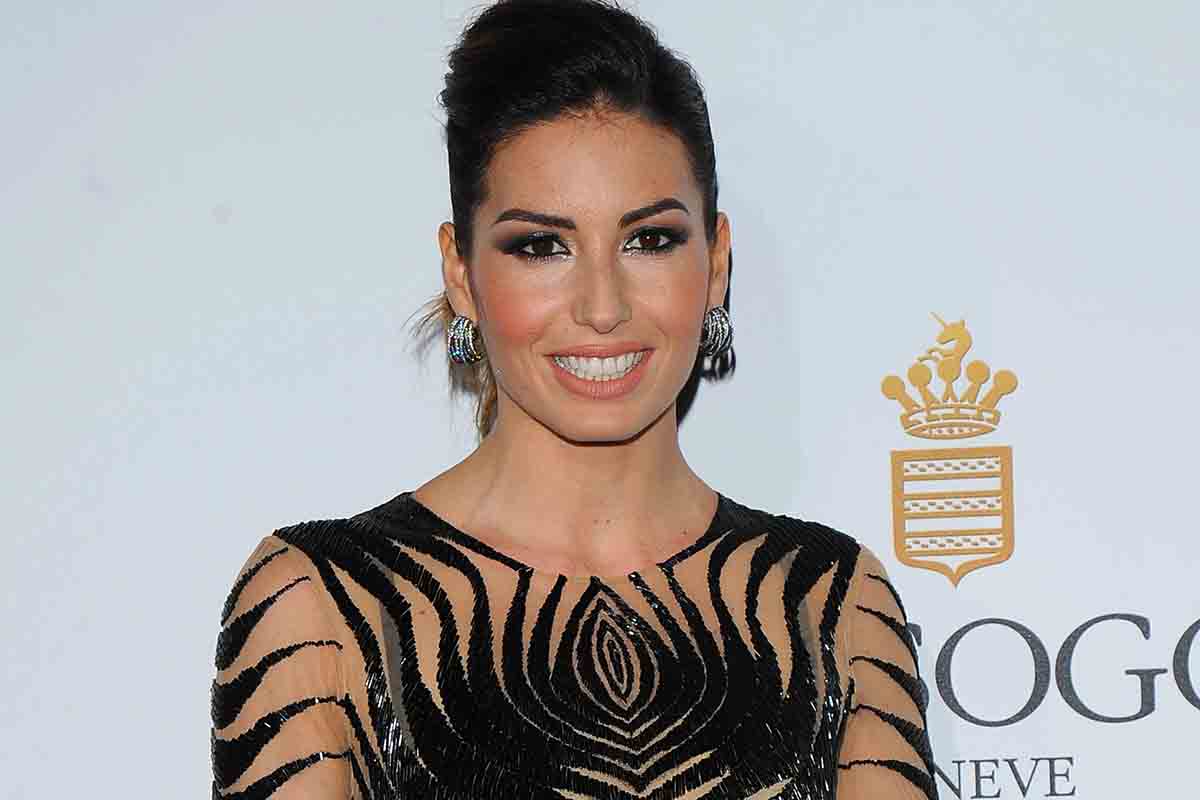Elisabetta Gregoraci trend e sexy anche a casa