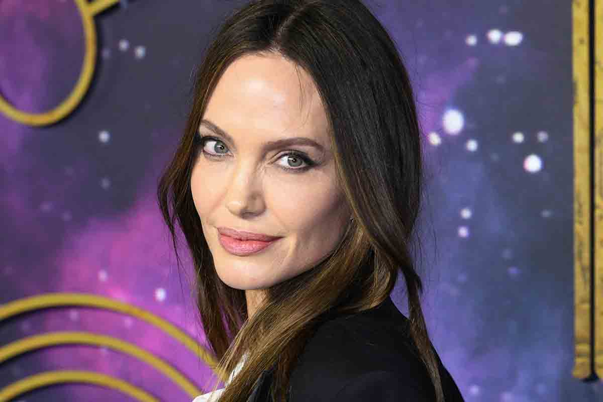 Angelina Jolie lancia una collezione di moda