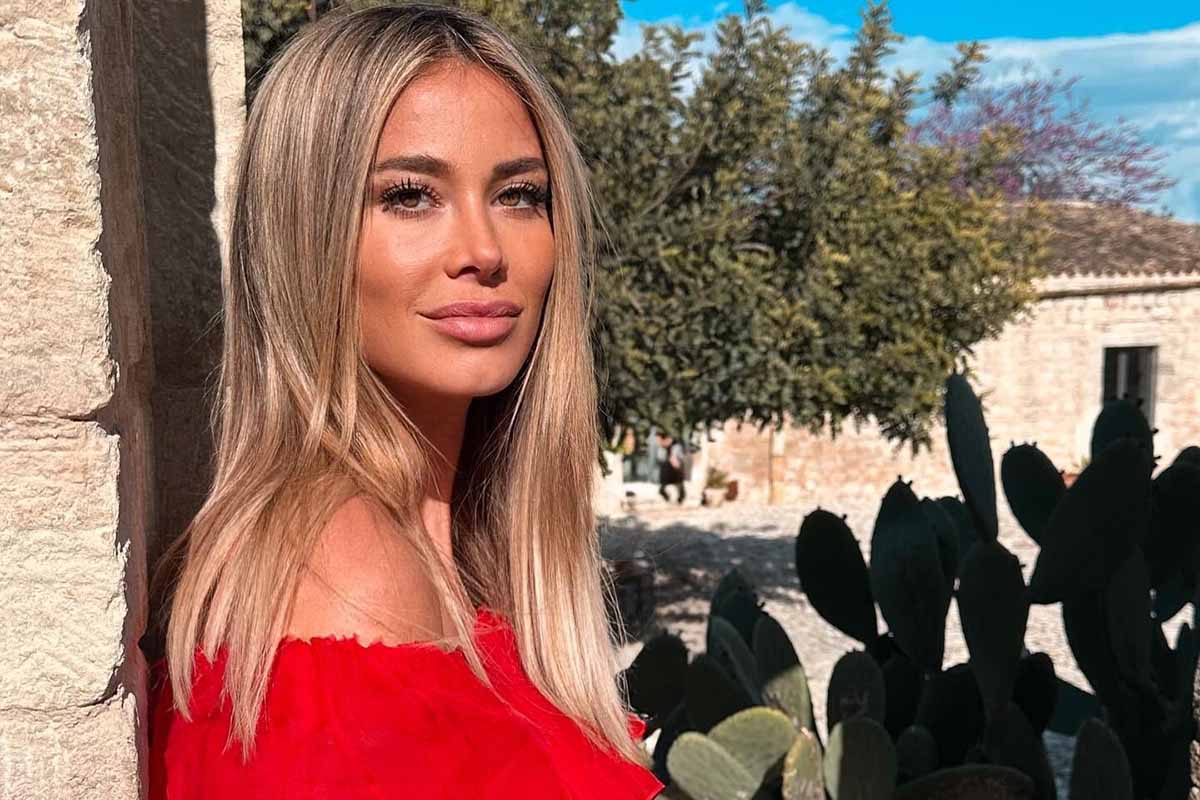 Diletta Leotta, il look premaman è red & sexy