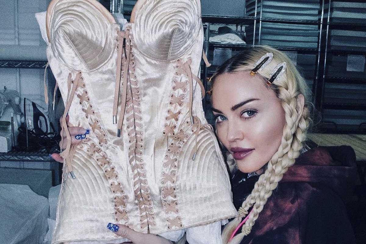 Madonna mostra il suo archivio di costumi