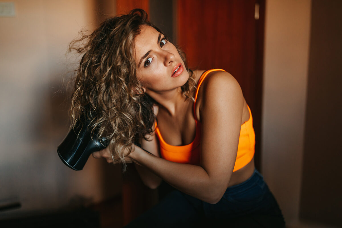 Come dare volume ai capelli alla radice