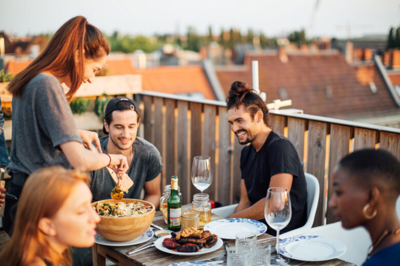 5 consigli su come allestire al meglio una cena all'aperto