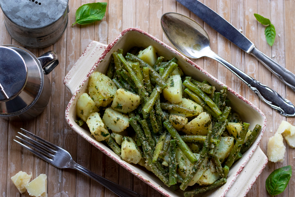Insalata di patate e fagiolini al pesto