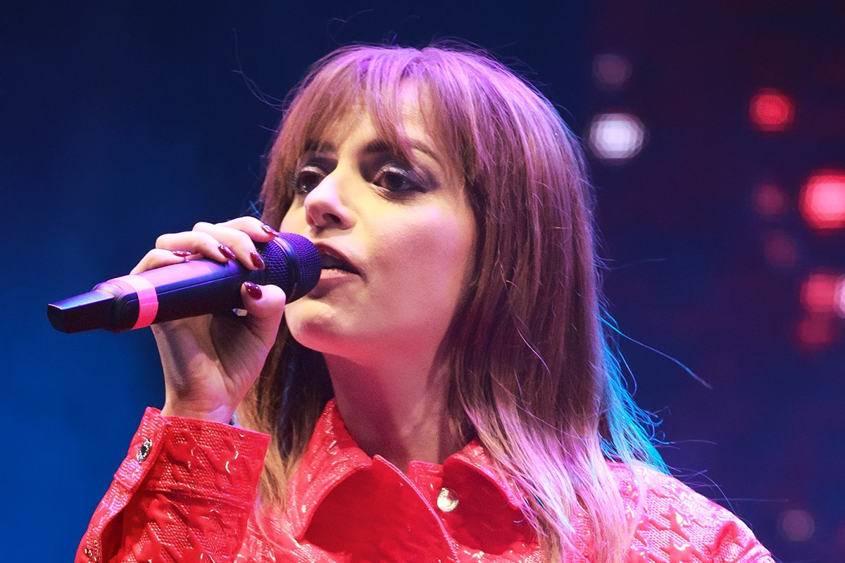 Annalisa come Lady Gaga con l’abito armatura