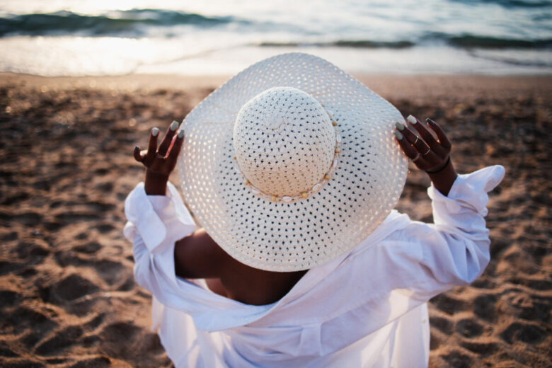 Camicia in spiaggia, come indossarla con stile