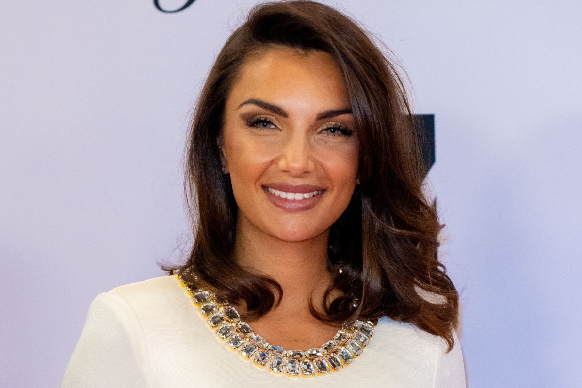 Elettra Lamborghini rompe il silenzio: “Se sei ubriaco non vieni a lanciarmi una bottiglia sul palco”