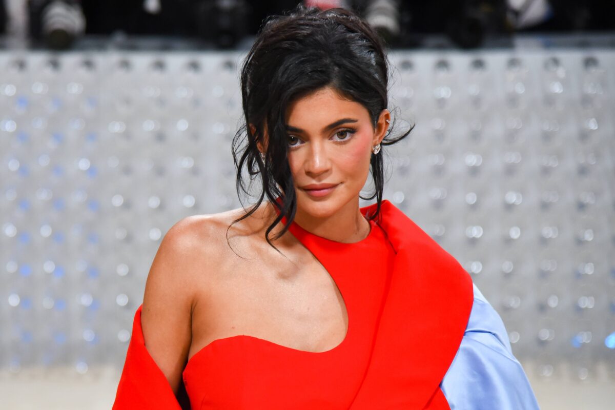 Kylie Jenner, il nuovo look fa discutere i fan