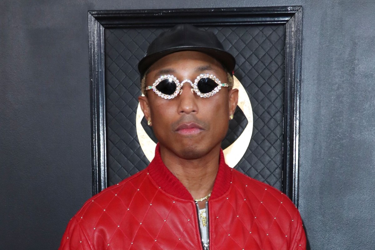 Pharrell Williams debutta per Louis Vuitton a Parigi tra le star