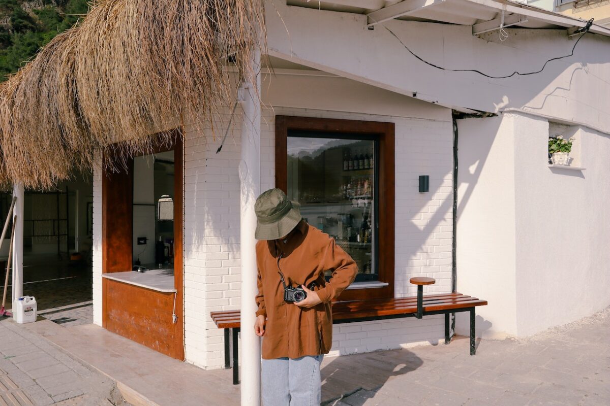 Come indossare una camicia oversize