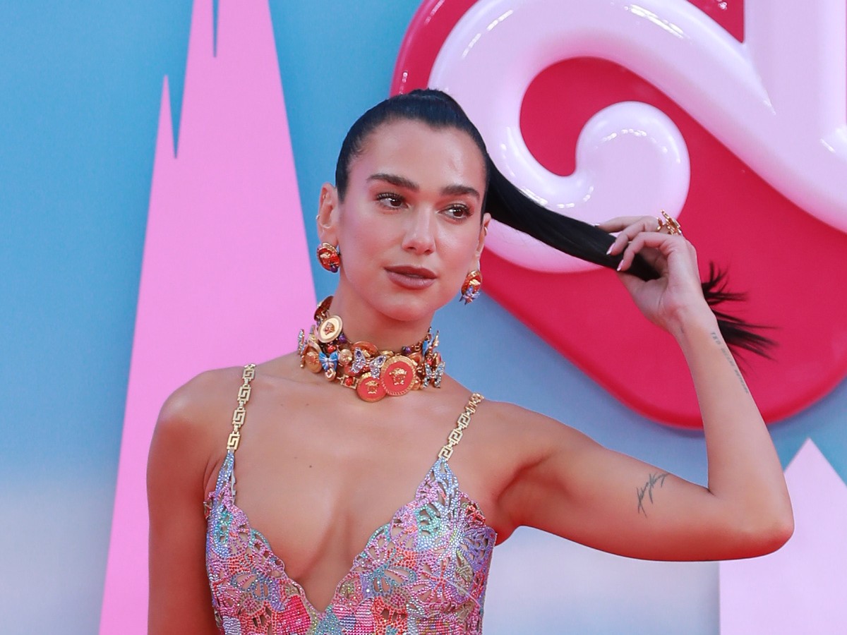 Dua Lipa nella notte milanese: gli ultimi outfit