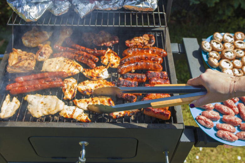 Pinze da barbecue: quali scegliere in base al tipo (e al menu)