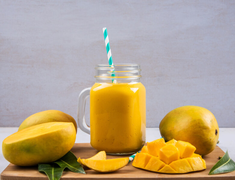 Smoothie al mango, fresco e leggero