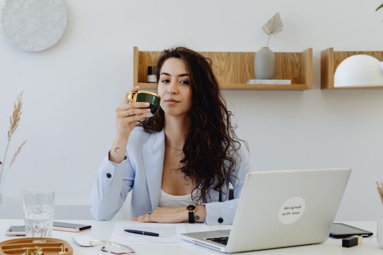 3 idee di look casual chic per l'ufficio