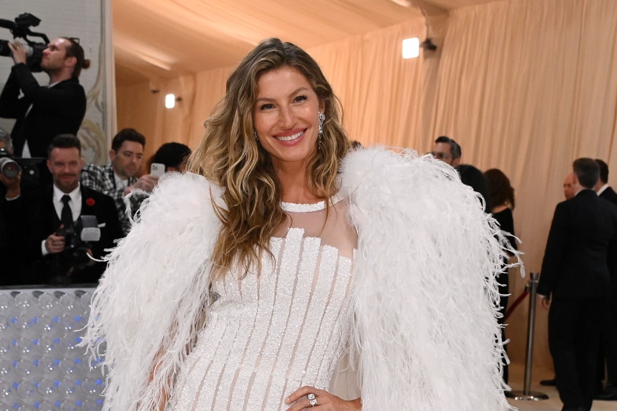 Gisele Bündchen dimentica Tom Brady… in un acquario!