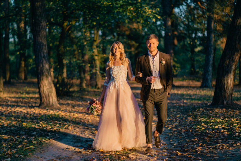 Vestiti da cerimonia per un matrimonio in autunno: i migliori look da sera