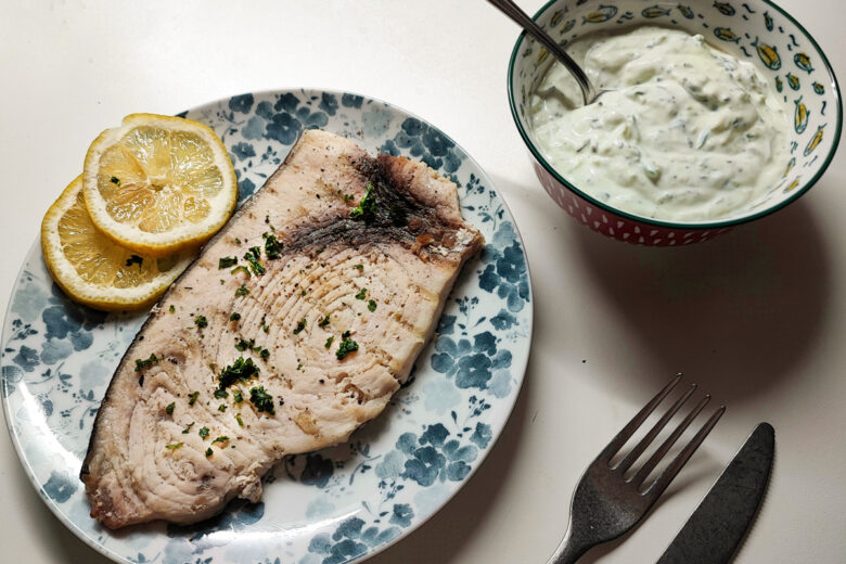 Pesce spada grigliato e salsa tzatziki