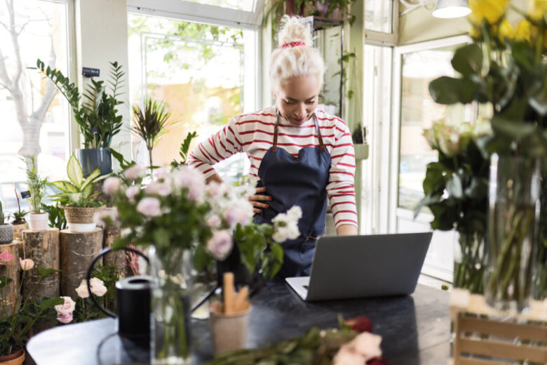 Quadri con fiori veri: qualche trucco per crearli