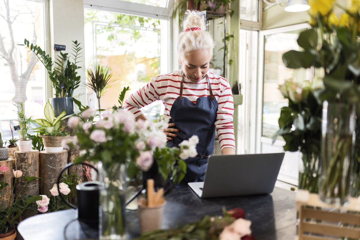 Quadri con fiori veri: qualche trucco per crearli