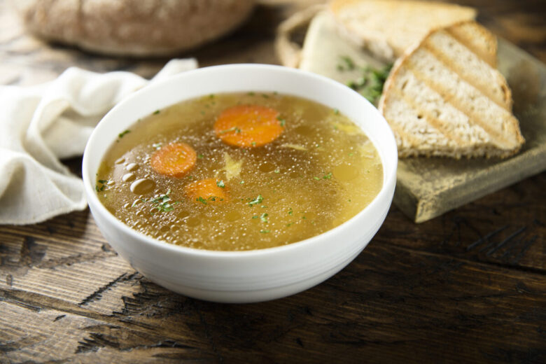 Brodo vegetale: ricetta per pentola a pressione