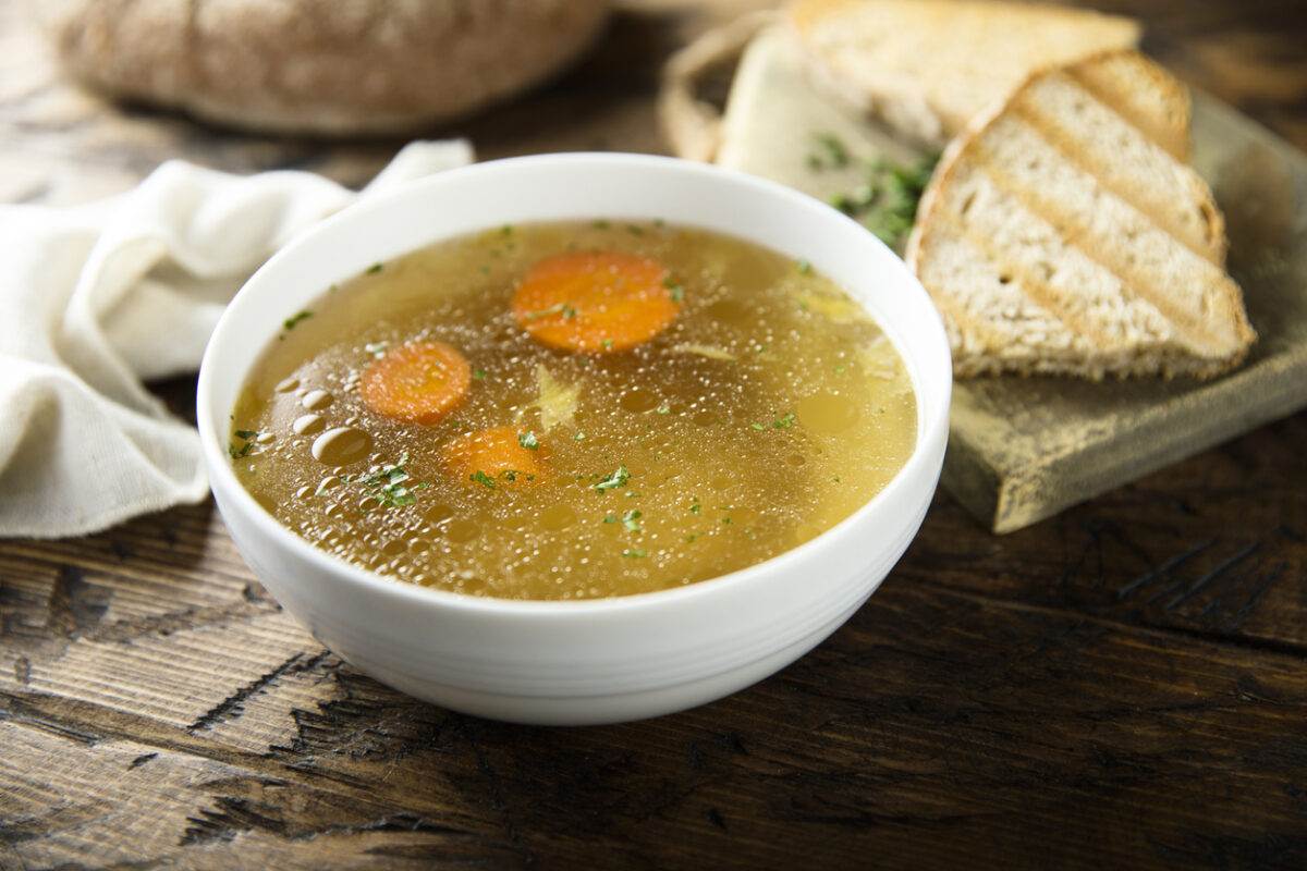 Brodo vegetale: ricetta per pentola a pressione