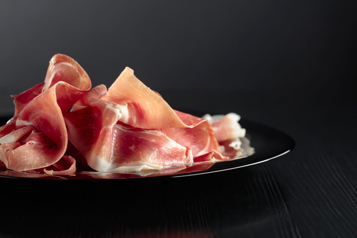 Cestini di parmigiano con prosciutto crudo